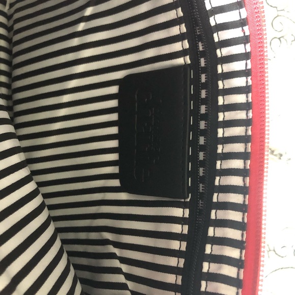 Cute Clutch - Picture 2 of 3